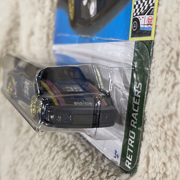 Brand New Hot Wheel Porsche 935 in Blue Colour Good Condition - Picture 5 of 5